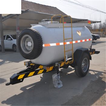 維護(hù)和保養(yǎng)水罐拖車(chē)時(shí)應(yīng)注意哪些方面？